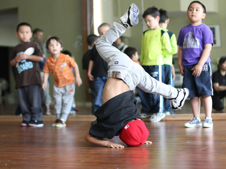 baby did break dance hot news update in the top video base portal of india visit hotnewsupdate.com