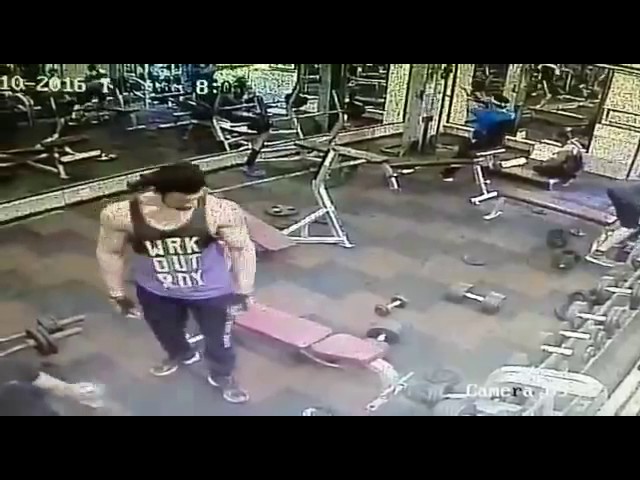 GOLDS GYM में हुई खतरनाक लड़ाई, देखें वीडियो