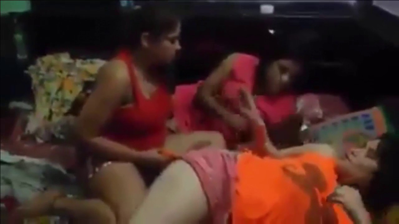 HOT VIDEO: हॉस्टल में लड़कियां कर रहीं थी गन्दा काम, तभी बना लिया वीडियो