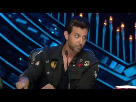 VIDEO : HRITHIK ROSHAN ने सब के सामने लिया इस एक्ट्रेस से ये || देखिये ये वीडियो