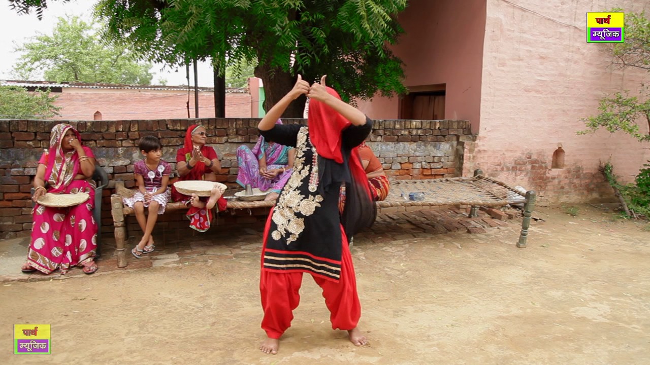 इस लड़की ने किया गाँव में हॉट डांस वायरल हुई वीडियो