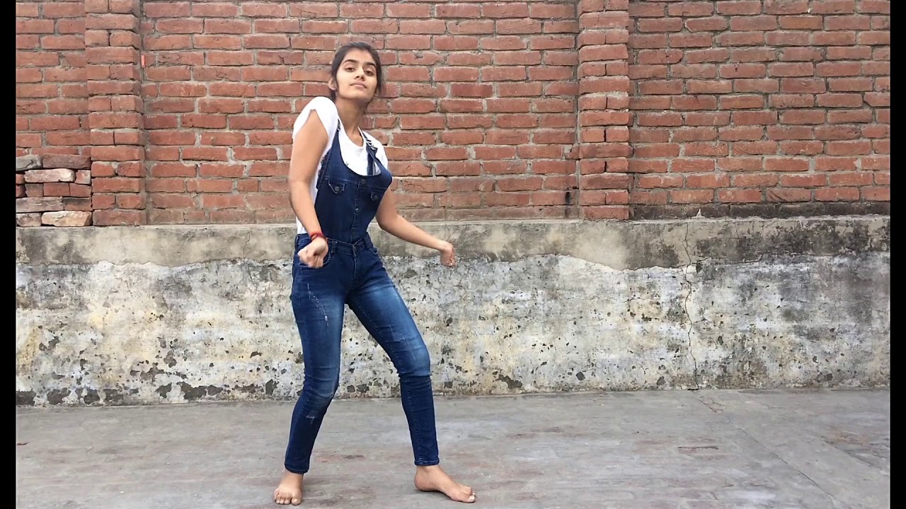 LATEST DANCE VIDEO – लड़की ने छत पर किया कमाल का हॉट डांस की पड़ोसी देखते ही रह गए